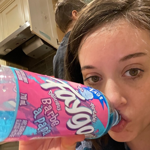 Meet your Posher, Becca - Picture 1 of 1